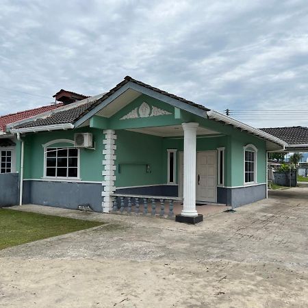 Hanif Homestay Kuching Zewnętrze zdjęcie