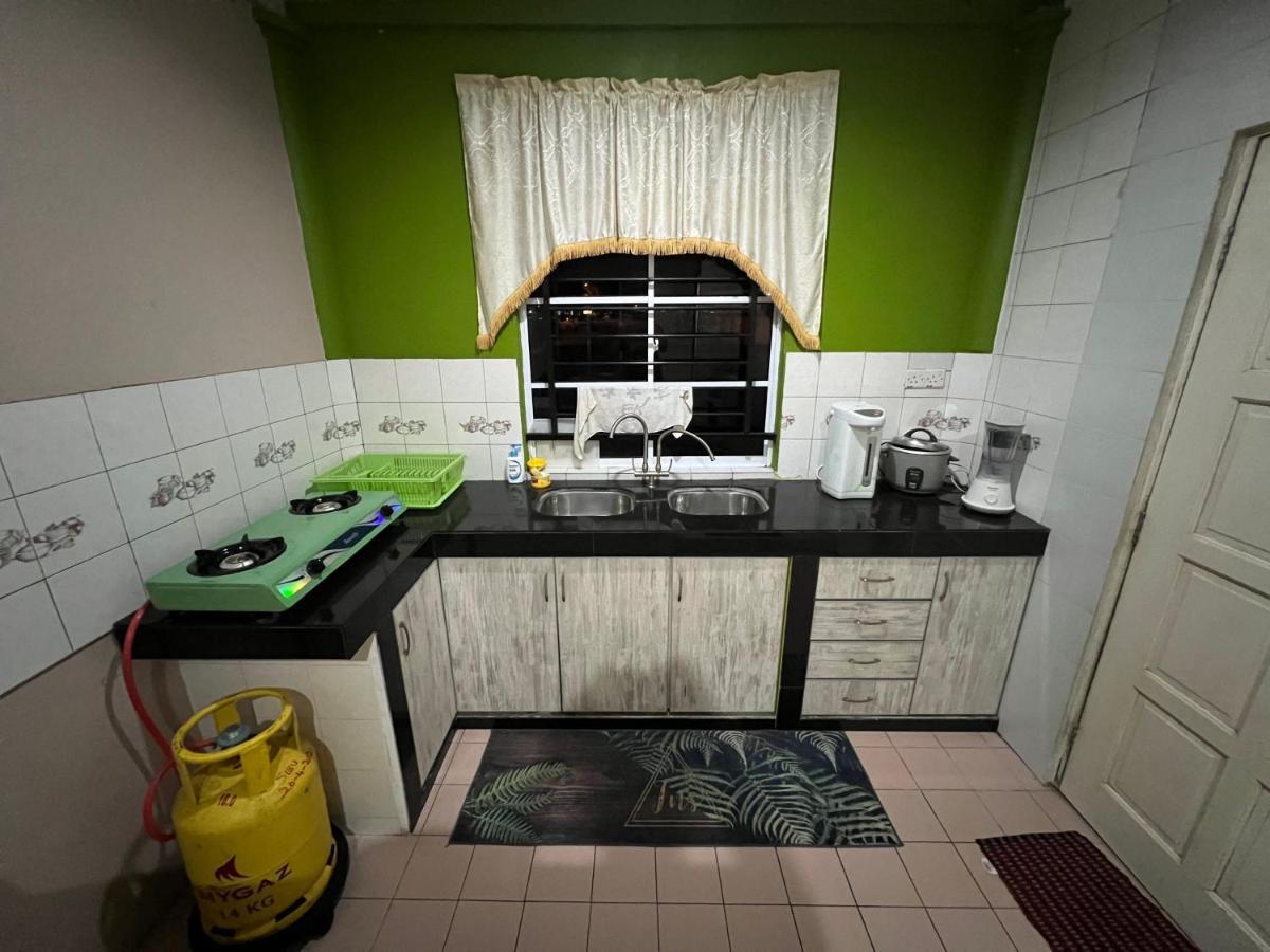 Hanif Homestay Kuching Zewnętrze zdjęcie