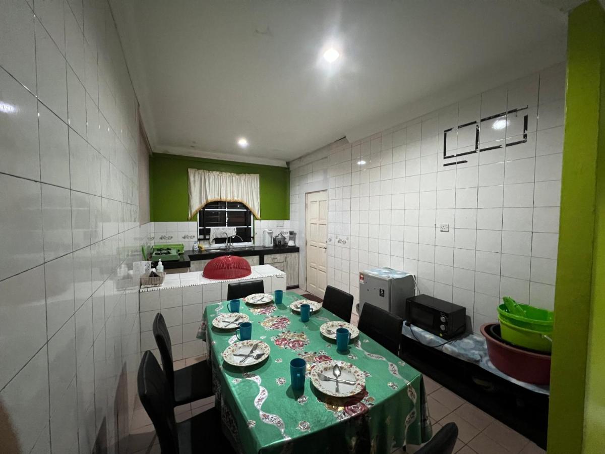 Hanif Homestay Kuching Zewnętrze zdjęcie