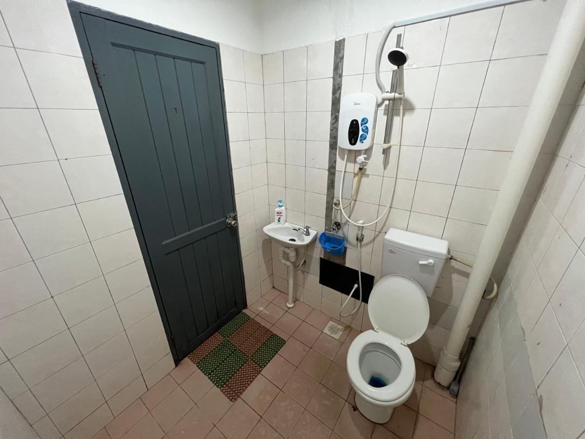 Hanif Homestay Kuching Zewnętrze zdjęcie