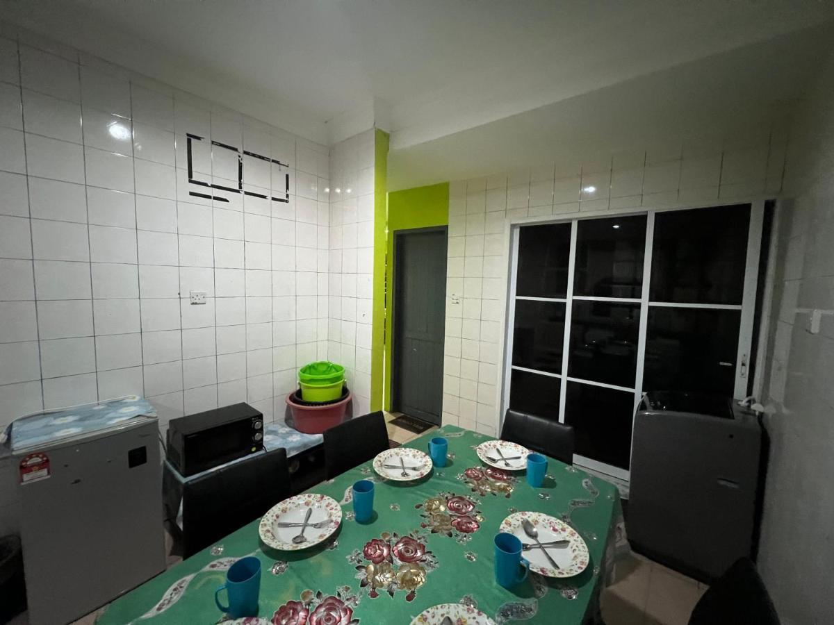 Hanif Homestay Kuching Zewnętrze zdjęcie