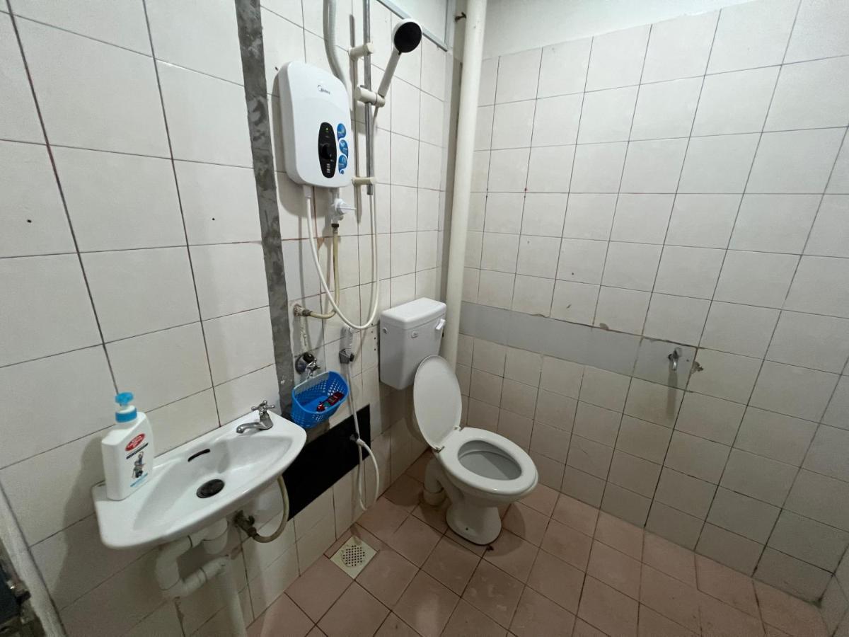 Hanif Homestay Kuching Zewnętrze zdjęcie